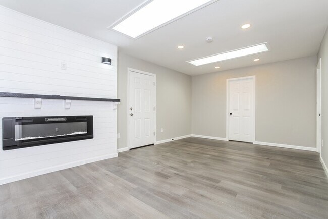 Building Photo - Desirable 4 Bedroom in Mason