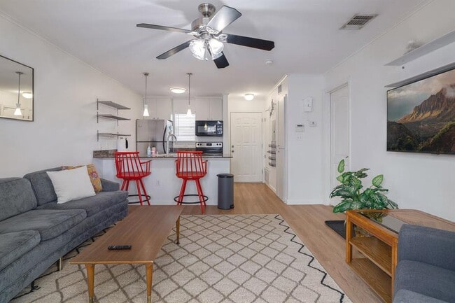 Building Photo - 1422 Collier St