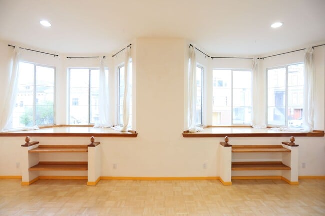 Building Photo - 1271 3rd Ave