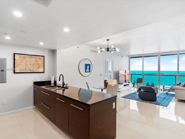 Building Photo - 465 Brickell Ave