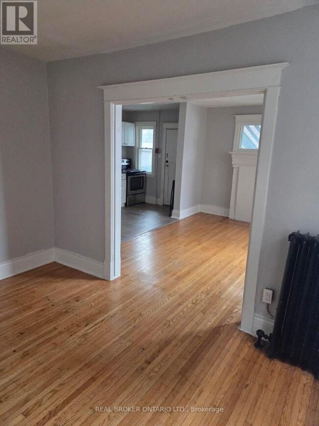 Photo du bâtiment - 985 Main St E