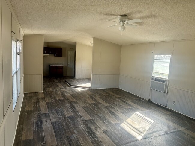 Building Photo - 193 Salem Ln