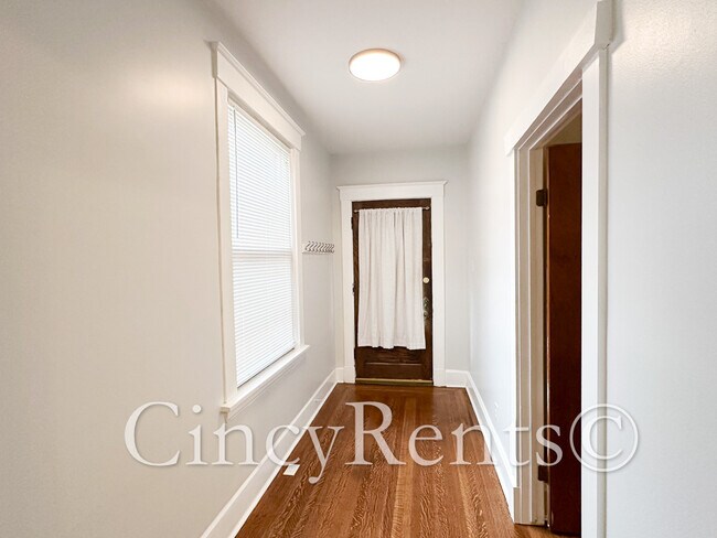 Foto del edificio - 2736 Madison Rd