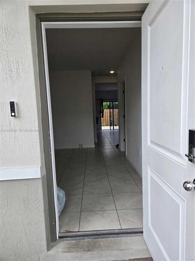 Foto del edificio - 490 NE 12th St