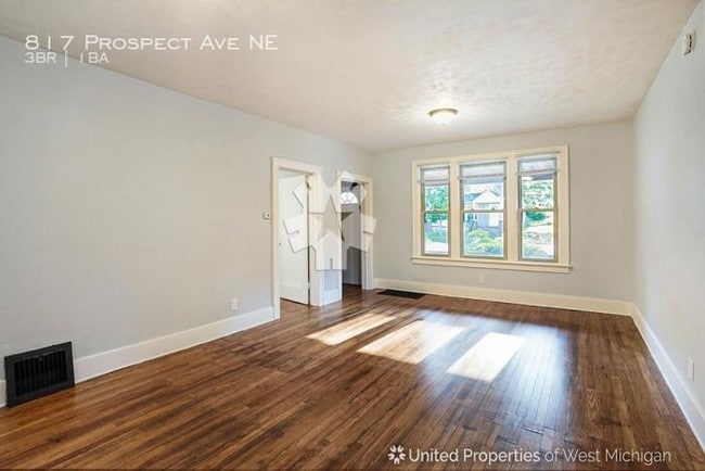 Building Photo - 3 bedroom in Grand Rapids MI 49503