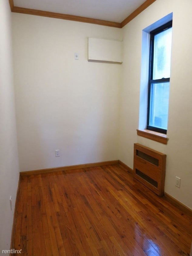 Building Photo - 490 E 74th St