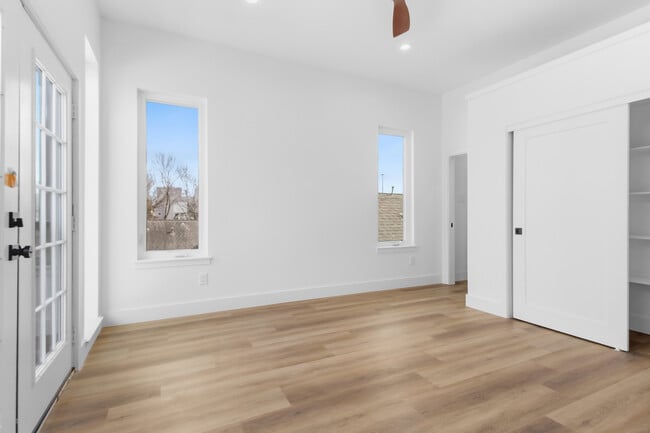 Building Photo - Larkin Place