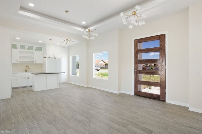 Building Photo - 3 br, 2 bath House - 2412 San Pascual