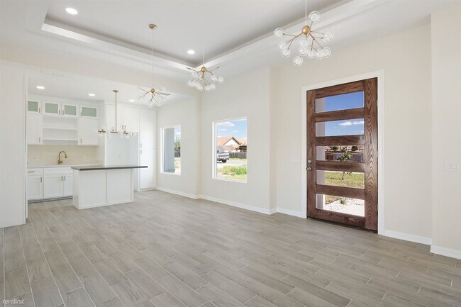 Foto del edificio - 3 br, 2 bath House - 2412 San Pascual