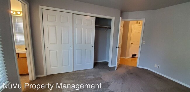 Building Photo - 2 br, 2 bath House - 8238 N Village Dr #2