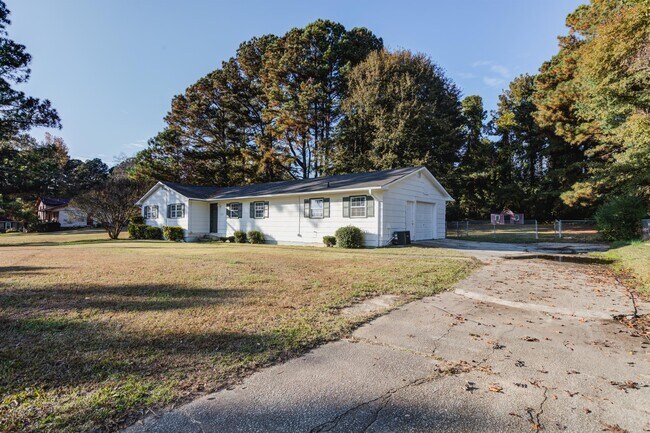Building Photo - 2275 Briarwood Dr SW