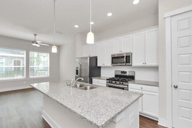 Building Photo - 734 Strawberry Pines Ct
