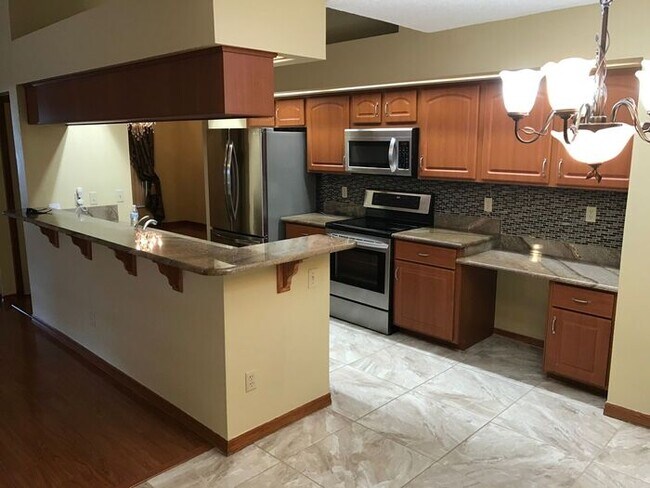 Building Photo - 6749 Knightswood Dr