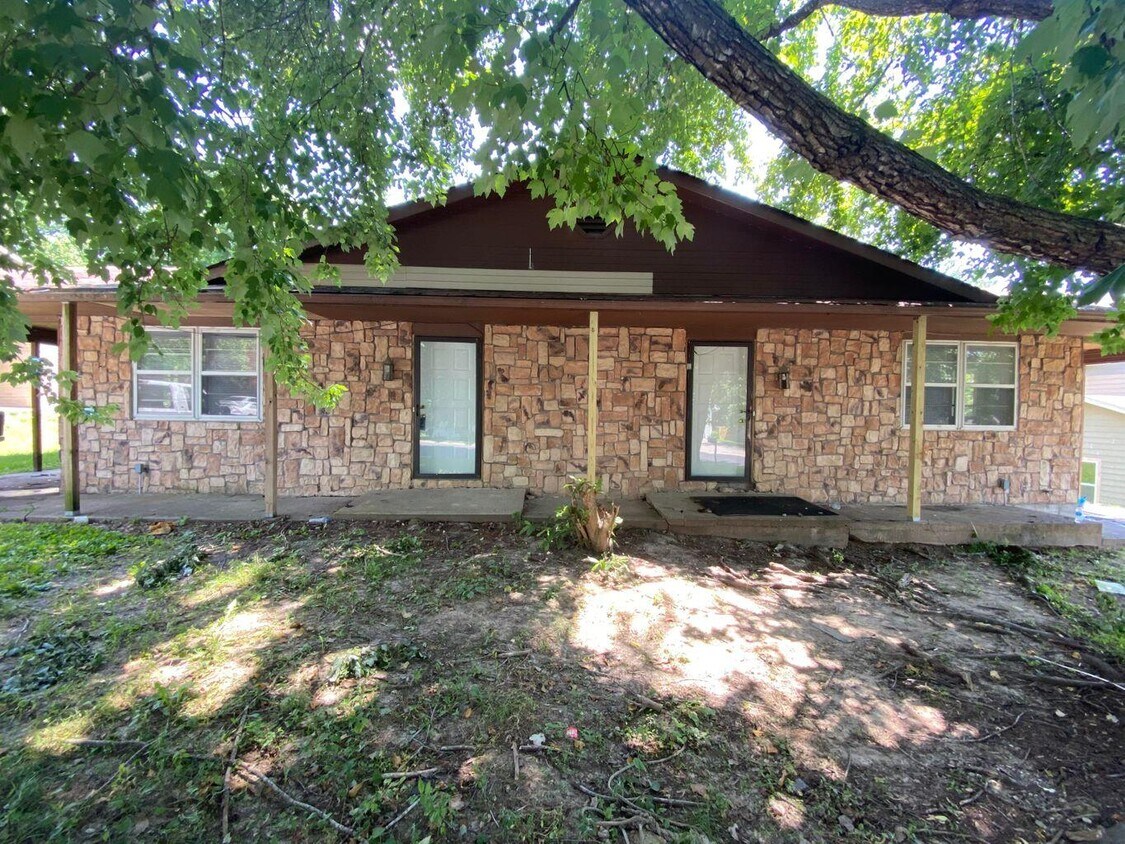 Primary Photo - 4480 W Southview Dr