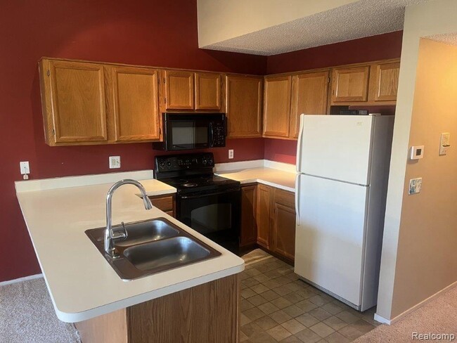 Building Photo - 4962 Oak Hill Dr