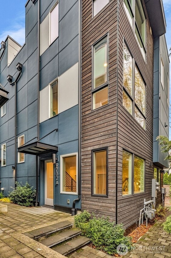 Photo - 9732 Woodlawn Ave N (Seattle, WA)