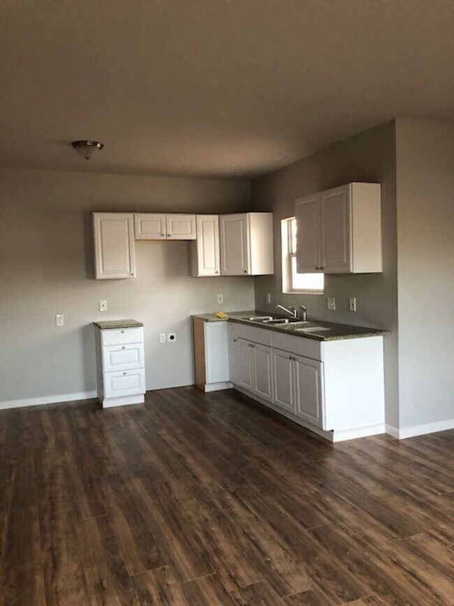 Building Photo - For Lease - 1001 Sam Houston - Odessa, TX