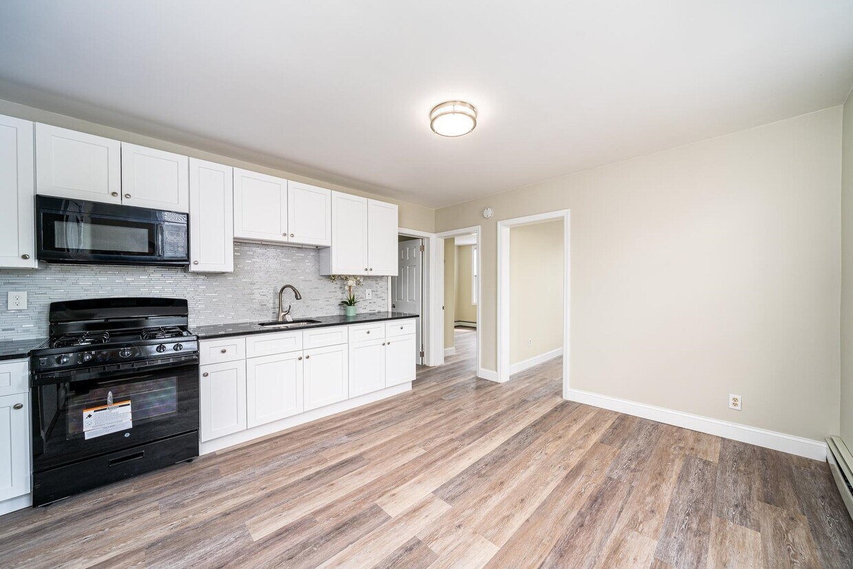 40 W 16th St Unit 4, Bayonne, NJ 07002 Condo for Rent in Bayonne, NJ