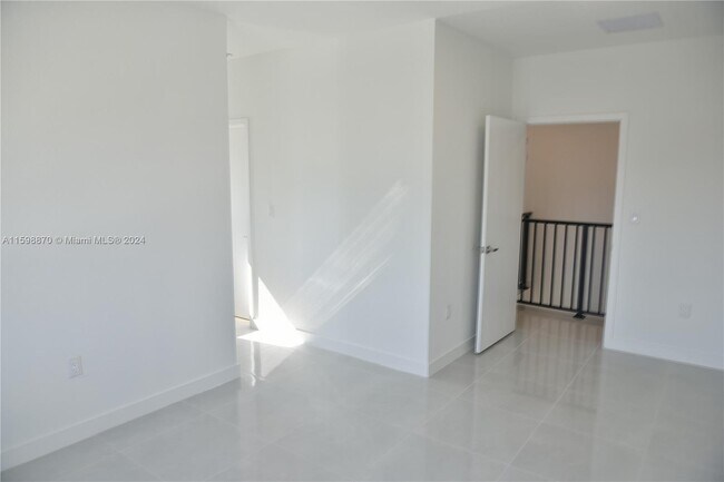 Foto del edificio - 1175 NW 1st St