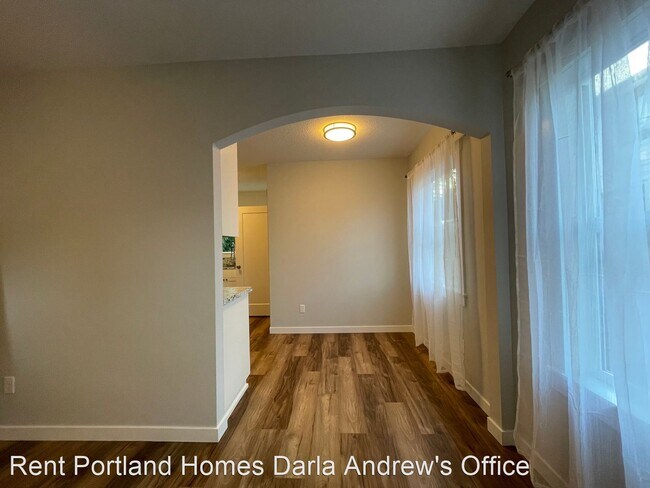 Building Photo - 4 br, 1 bath House - 8502 N. Seward Ave.