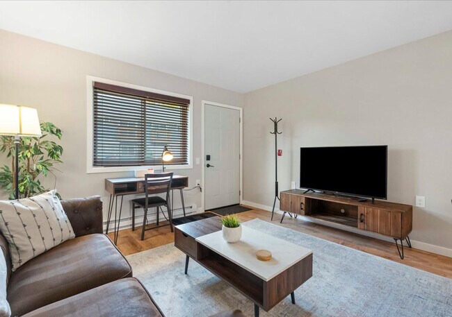 Foto del edificio - 1217 E Wilson St