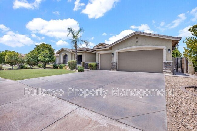 Foto del edificio - 1550 N Robin Ln