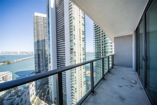 Foto del edificio - 501 NE 31st St