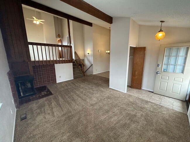 Foto del edificio - Beautiful 3-Bedroom Home with 2-Car Garage & HUGE Backyard!