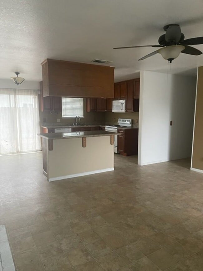 Foto del edificio - Available Now! 1460 Linden Way, Manteca [4...