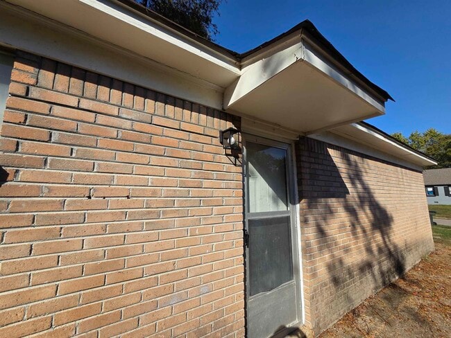 Building Photo - 3443 Rosamond Ave