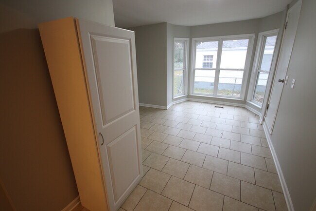 Foto del edificio - 703 Woodvale Ave