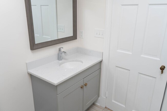 Building Photo - 3 Bedroom Home Located Near UVA