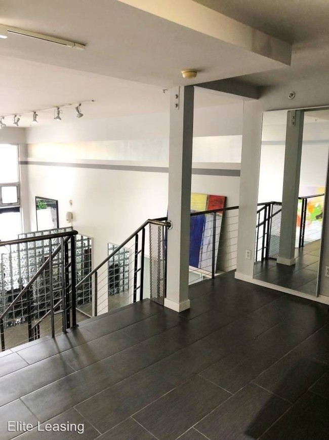 Building Photo - 360 6th St