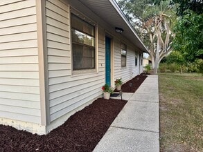 Building Photo - 2901 Bay View Dr
