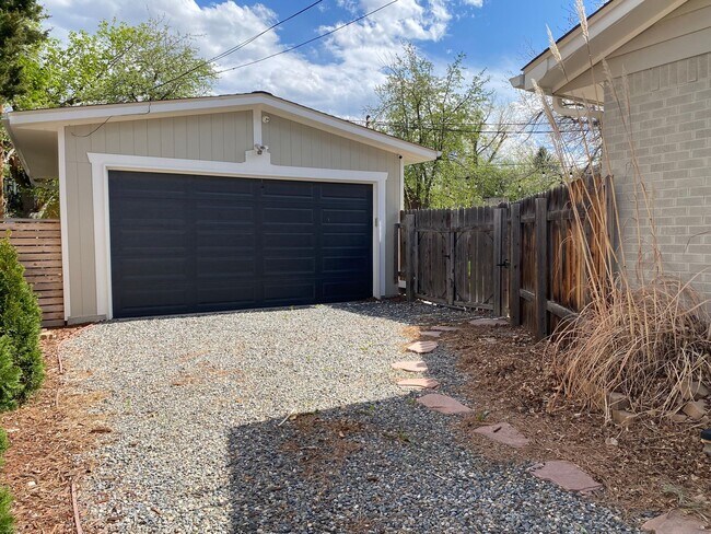 Foto del edificio - Beautifully updated 5BR/3BA Home in South Boulder W/Large Backyard!