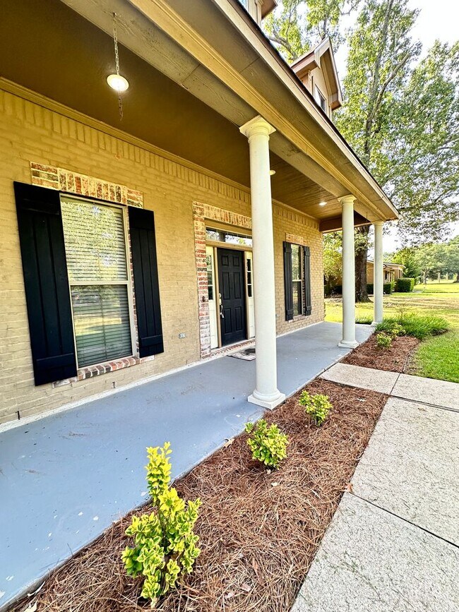 Building Photo - Heart of Benton on just under an acre of l...