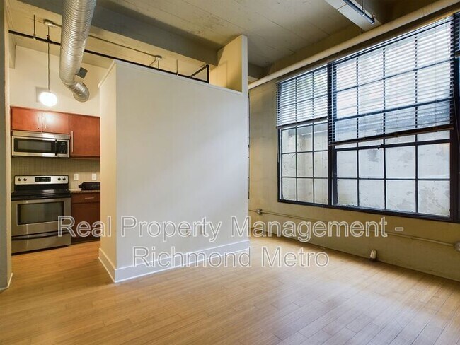 Building Photo - 815 Perry St