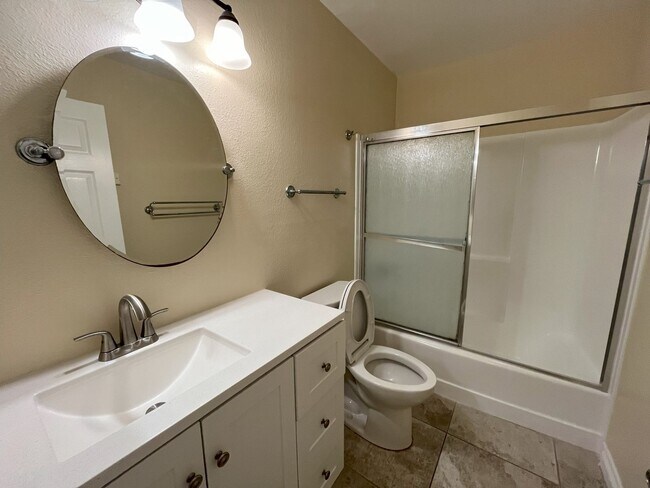 Foto del edificio - Charming 1 Bedroom 1 Bathroom In La Jolla ...