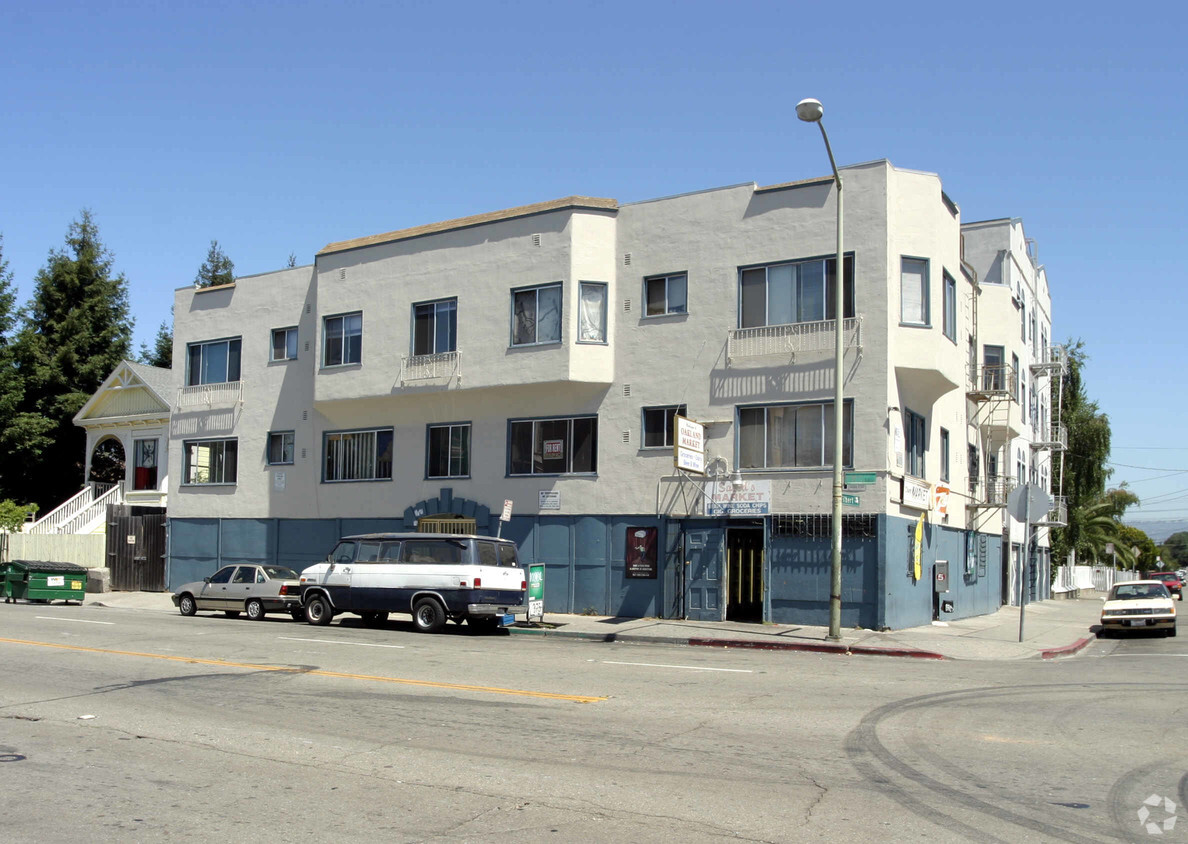 Building Photo - 1000-1004 18th St