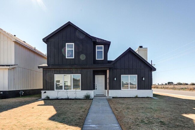 Building Photo - Available Now! Signature Homes by Clearvie...