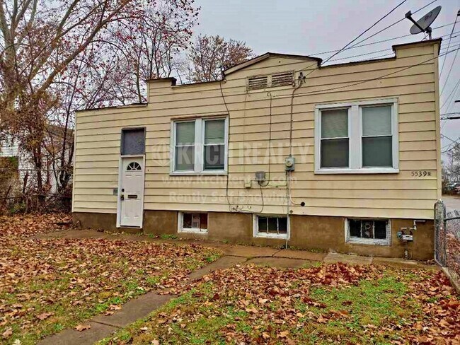 Building Photo - Cozy 2 bedroom, 1 bathroom home!