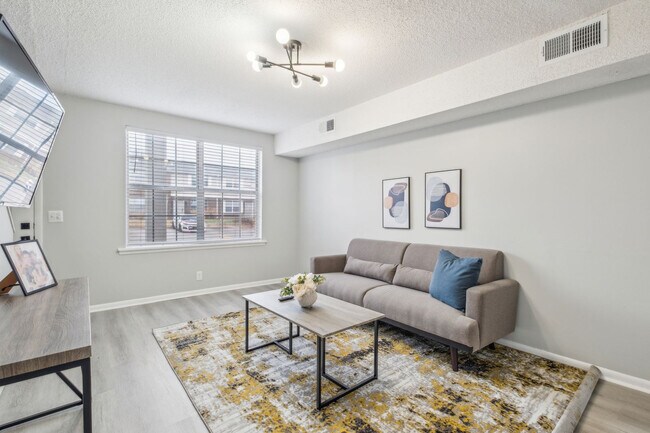 Foto del edificio - 600 Whispering Hills Dr