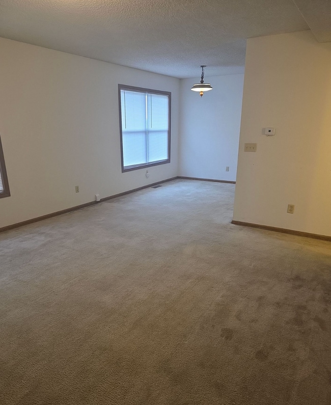 Building Photo - 3 Bed 2.5 Bath 2 Car Garage Split Duplex- Pets ok!