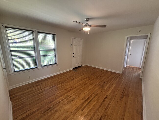 Photo - 2718 Oakwood Ave House