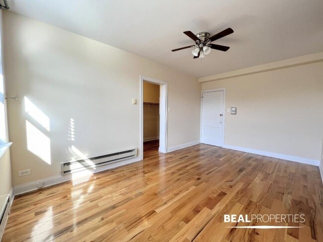 Foto del edificio - 0 bedroom in CHICAGO IL 60614