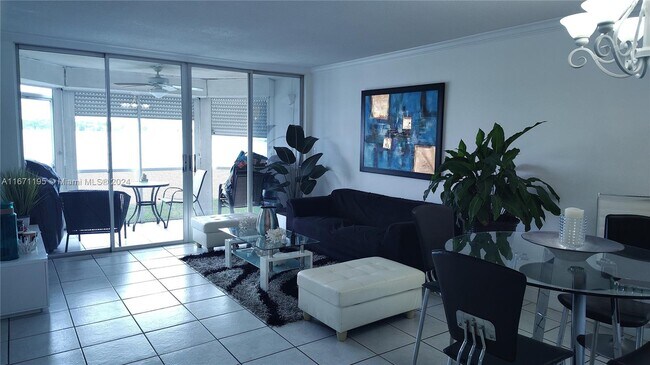 Foto del edificio - 1300 NE 191st St