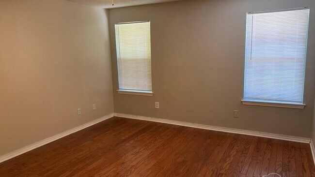 Foto del edificio - 3316 Joanna Dr