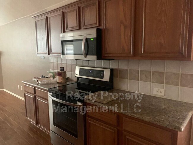 Foto del edificio - 6000 White Pine Dr