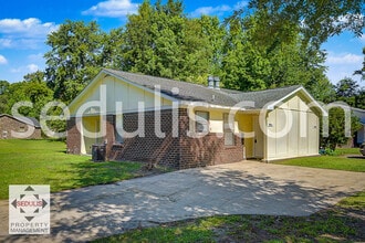 Building Photo - 101 Drake Ct