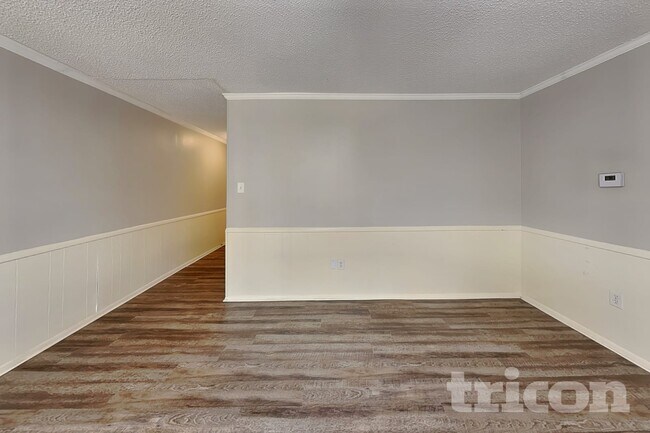 Foto del edificio - 429 W Ferndale Ln